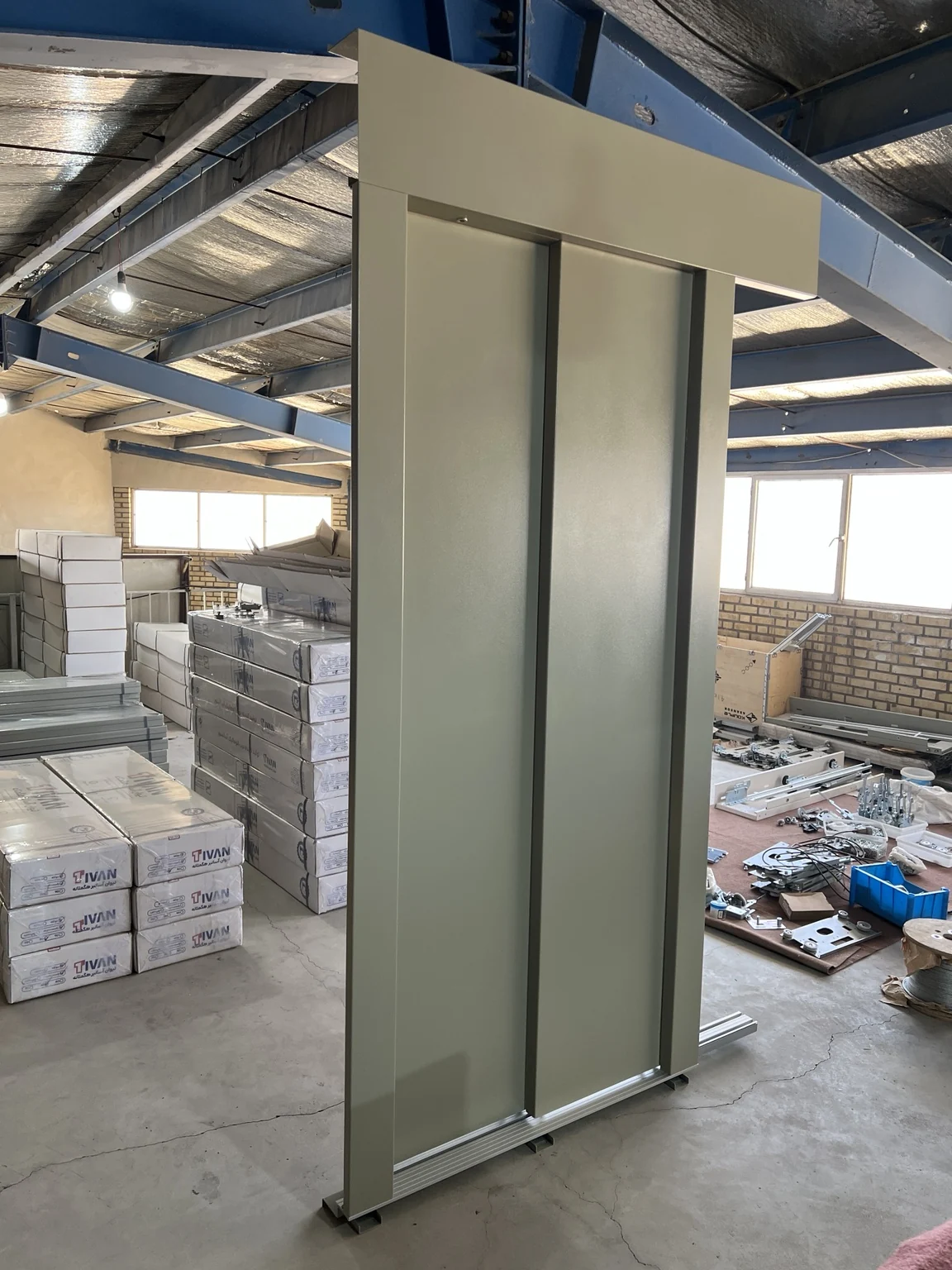درب طبقه تولیدشده در کارخانه تیوان